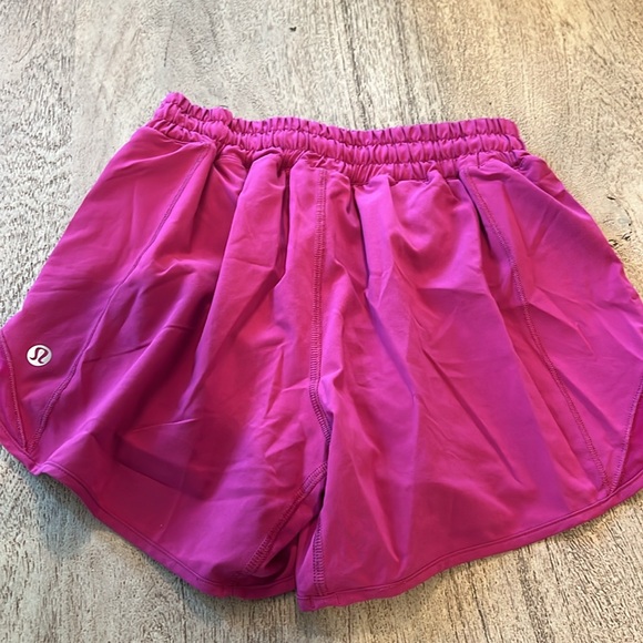 Lululemon Shorts Size 2 tall - Picture 3 of 3